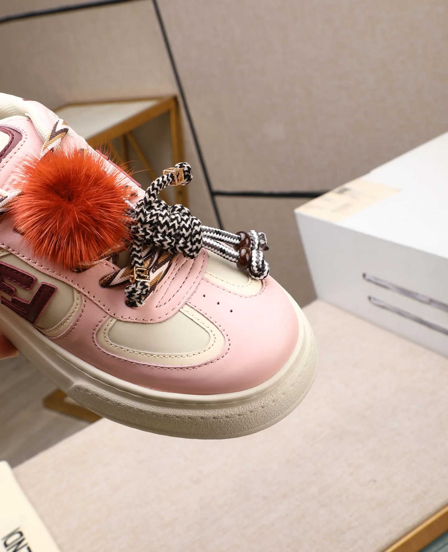 Men's shoes 💰740 Top quality Fendi Match series 25 latest colors Pendant thick sole lace casual FENDI Match lace. Made of light pink leather with white and ocher brown details. Contrast leather FF appliqué on the sides and hiking laces in white, pink and ocher brown. Thick rubber sole with oversized embossed FENDI lettering on the heel. Metal ring charm on the tongue: A small braided doll with contrasting mink fur details and gold metallic FF on the right shoe. The left shoe features a braided cord with contrasting mink double pom poms, metallic FF beads, and Pequin print pattern and logo. Upper: Original custom-made imported first-layer cowhide. Inner lining: Imported custom-made breathable mesh lining. Sole: Original open-molded ultra-light foam material. Bottom thickness: 5CM. Number of yards: women's 35-40 (custom-made 40 non-refundable).